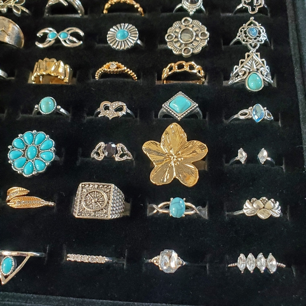 100 pcs Boho Style Ring Set With Case - Picture 7 of 11